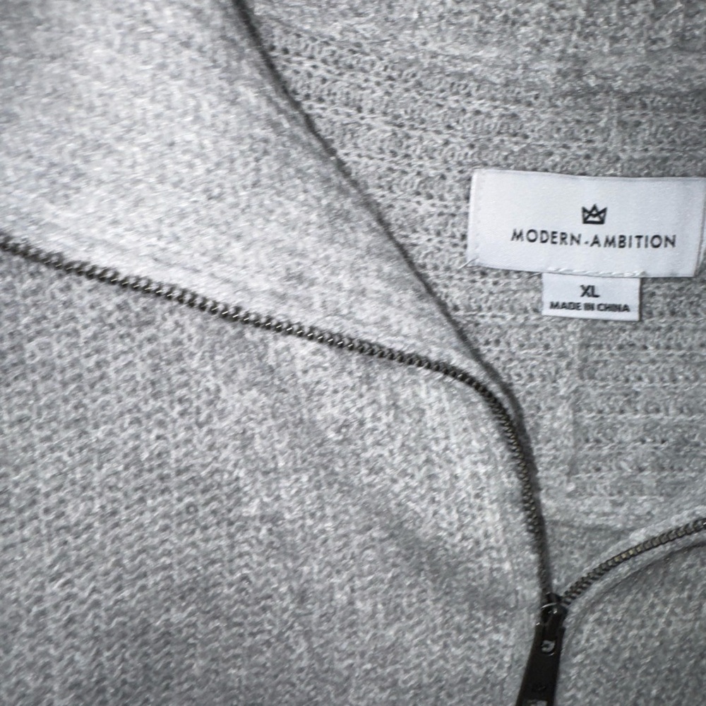 Modern Ambition Women's Light Gray Zip-Front Crew Sweater